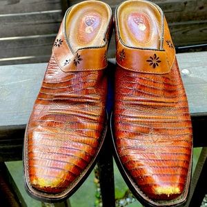 Genuine leather heeled clogs